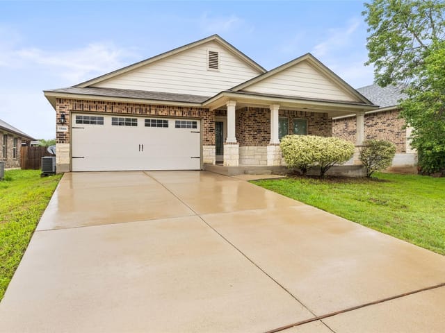 5586 Perdita Dr