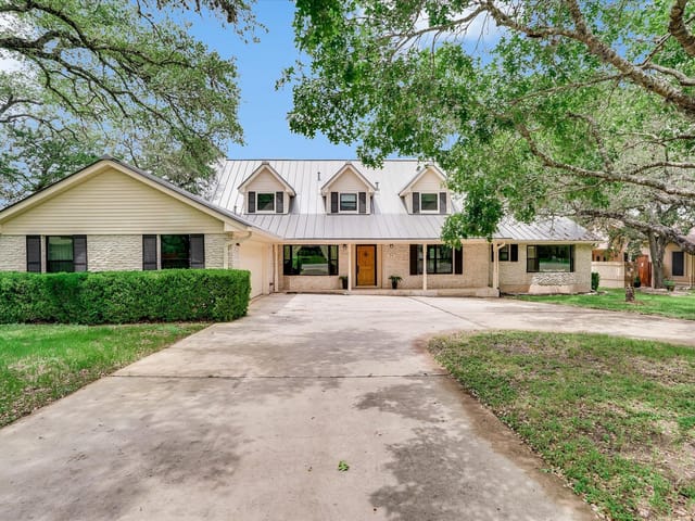 56 Woodcreek Dr