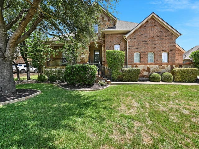 560 Aspen DR