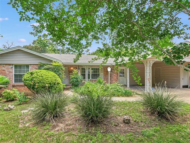 5600 Mapleleaf Dr