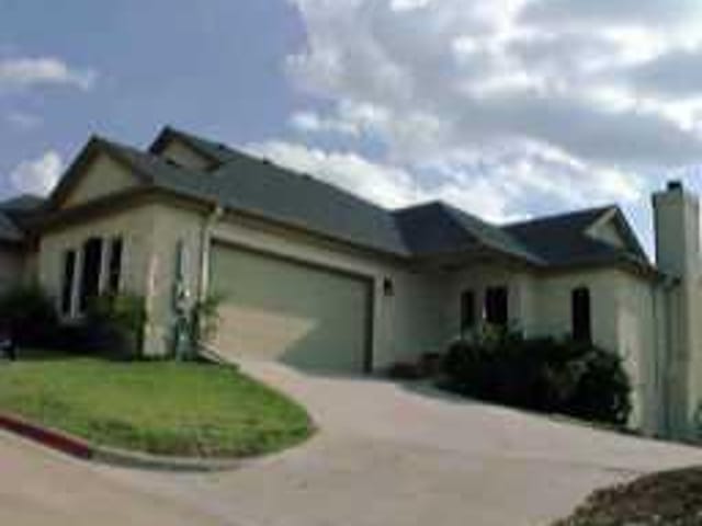 5600 OAKWOOD CV