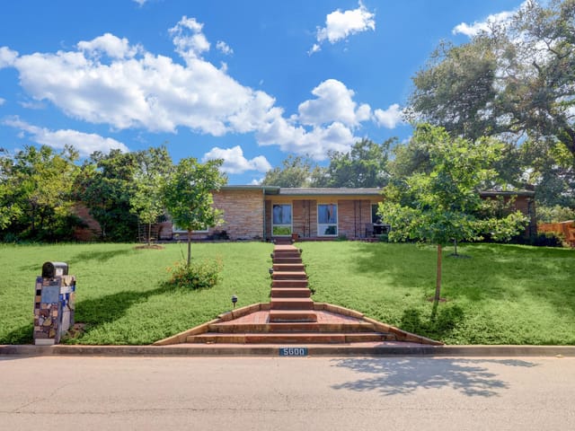 5600 Ridge Oak Dr