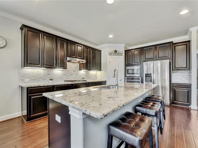 5601 Siragusa Dr