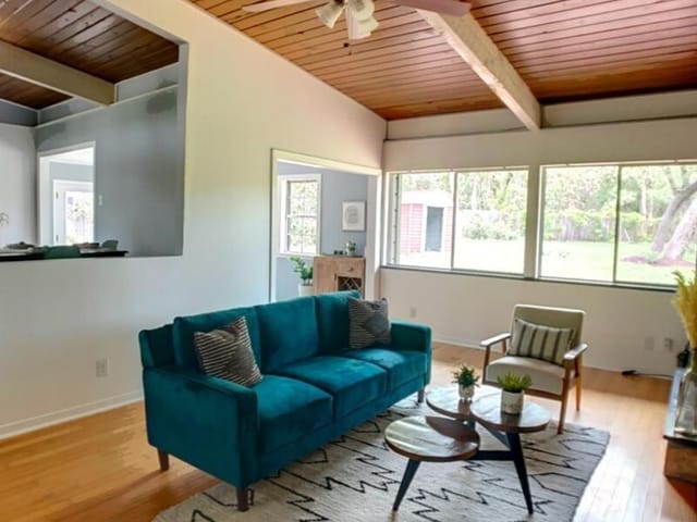 5605 Oak