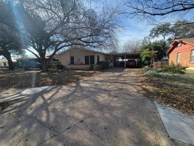 5606 Westminster Dr