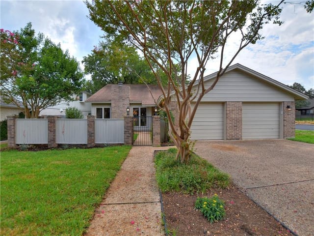 5609 Courtyard Cv