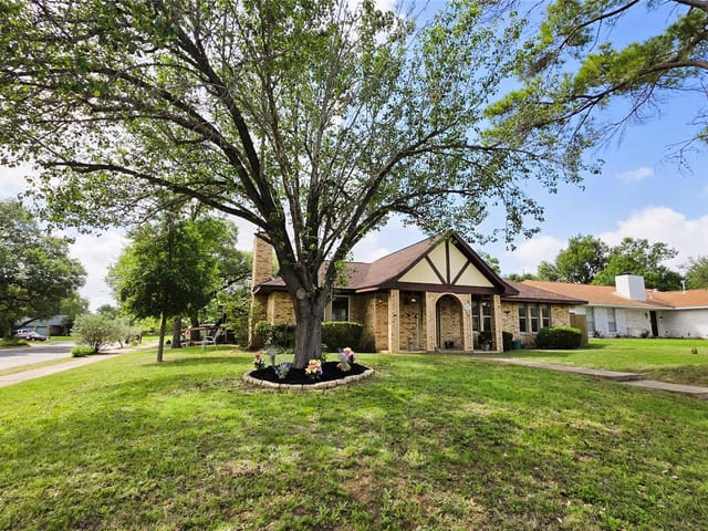 5609 WAGON TRAIN RD