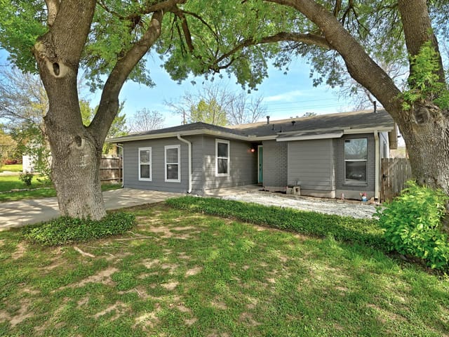 5610 Fence ROW