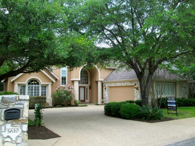5610 N Scout Island Cir