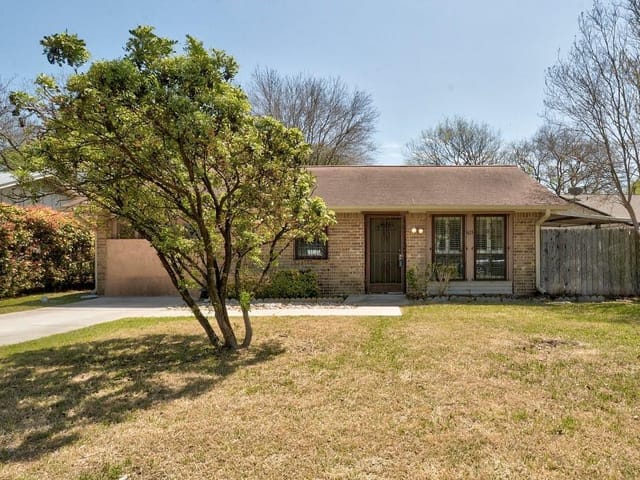 5613 Jacaranda Dr