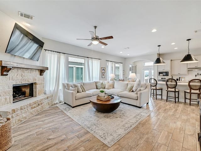 5613 Traviston CT