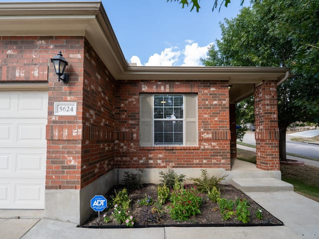 5624 Kleberg TRL