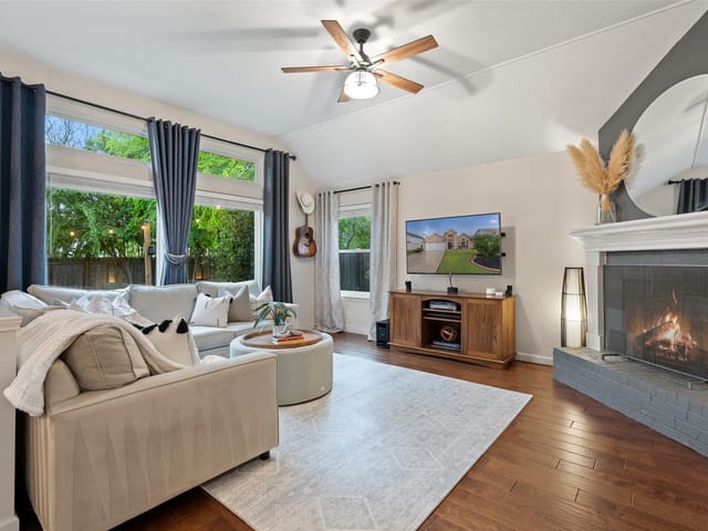 5648 Wagon Train Rd