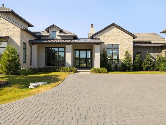 567 Delayne DR