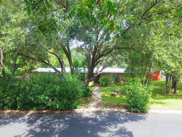 5700 Driftwood Dr