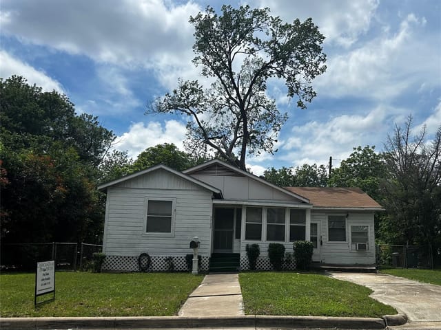 5702 Duval ST