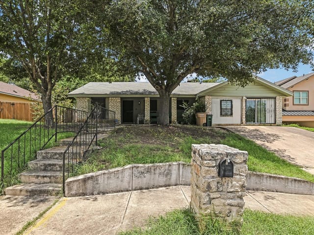 5702 Purple Sage Dr