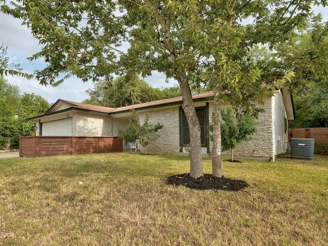 5704 Brook Valley Dr