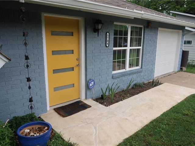 5704 Glenhollow Path