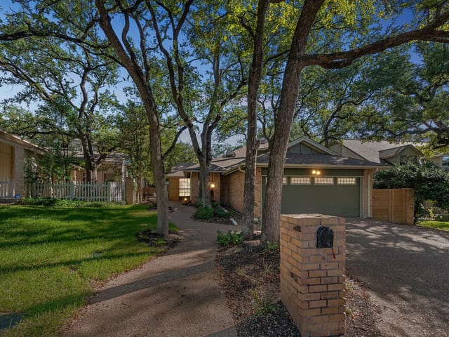 5704 Sam Houston CIR