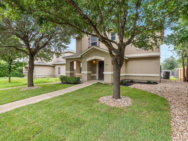 5705 Viewpoint DR