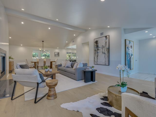 5706 Highland Hills Cir