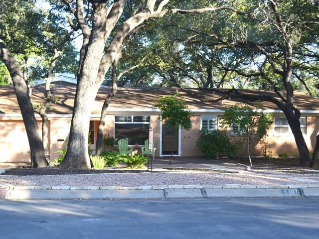 5707 Highland Hills Dr