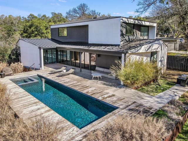 5708 Driftwood Dr