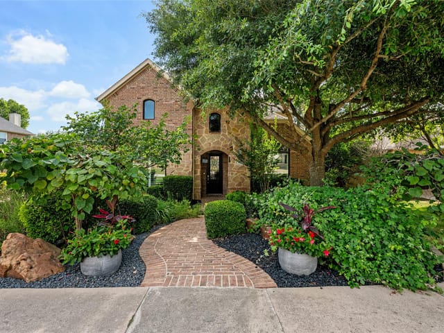 571 Aspen DR