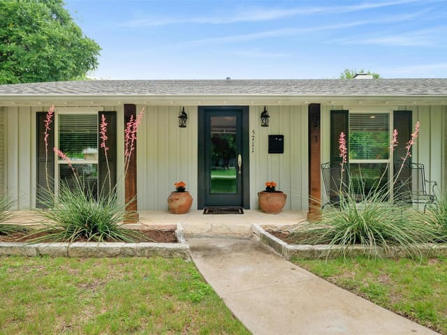 5711 Marilyn Dr