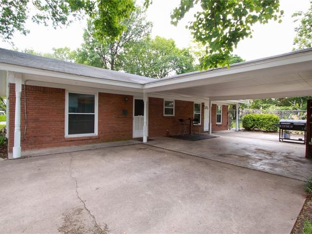 5712 Fairlane Dr