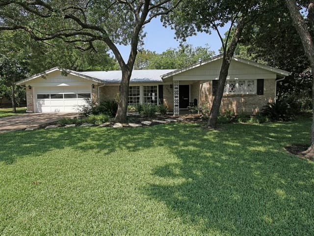 5713 Highland Hills Dr