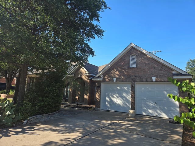 5716 Travis Green LN