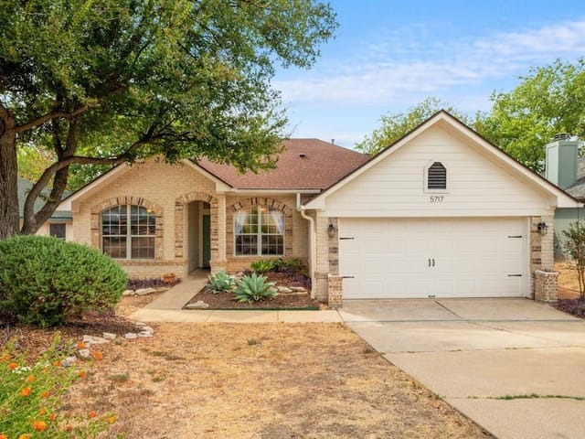 5717 Chinaberry Rd
