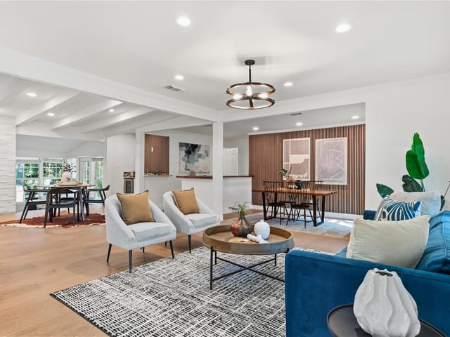 5718 Highland Hills DR