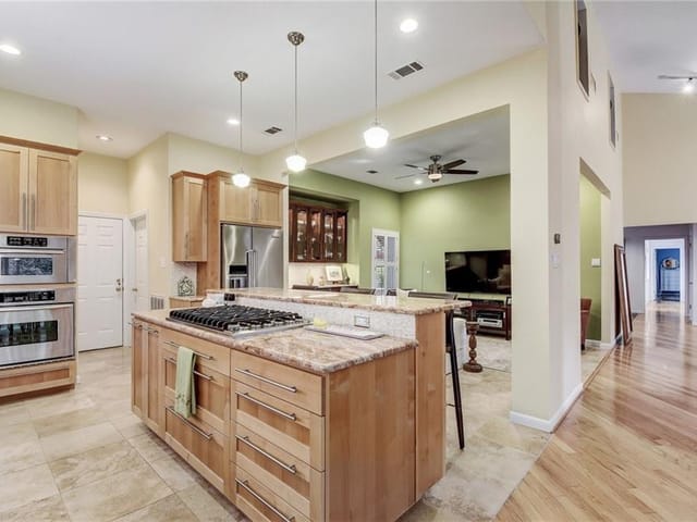 5723 SAM HOUSTON Cir