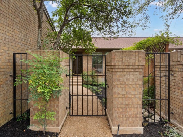 5724 N SCOUT ISLAND CIR