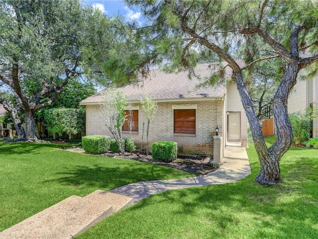 5731 N Scout Island Cir