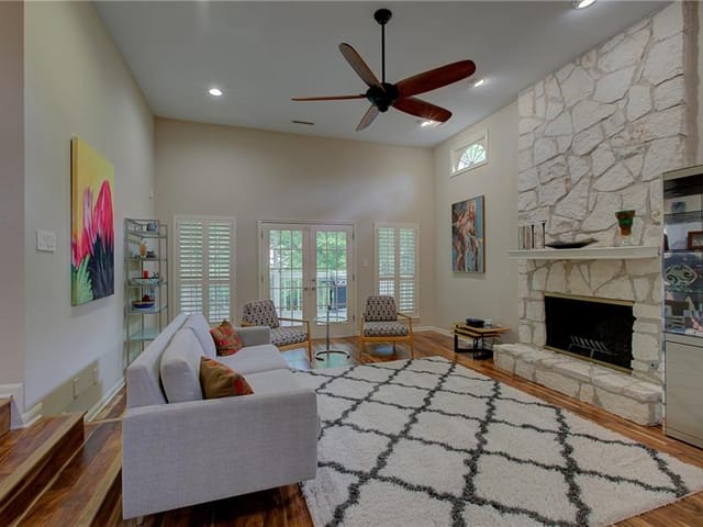 5731 SAM HOUSTON Cir