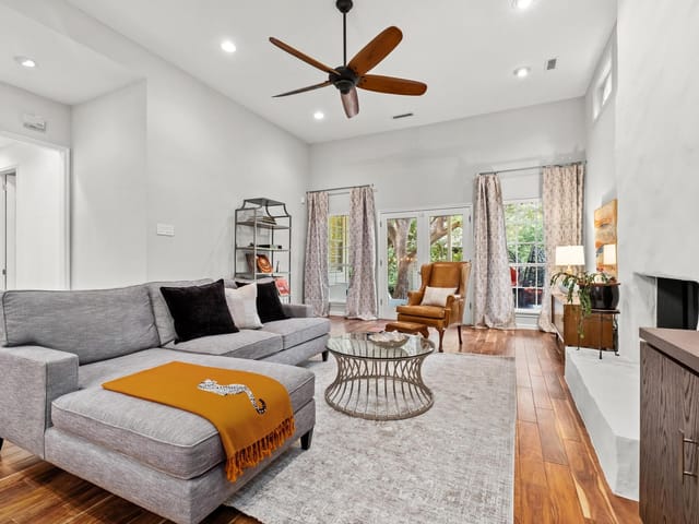 5731 Sam Houston CIR