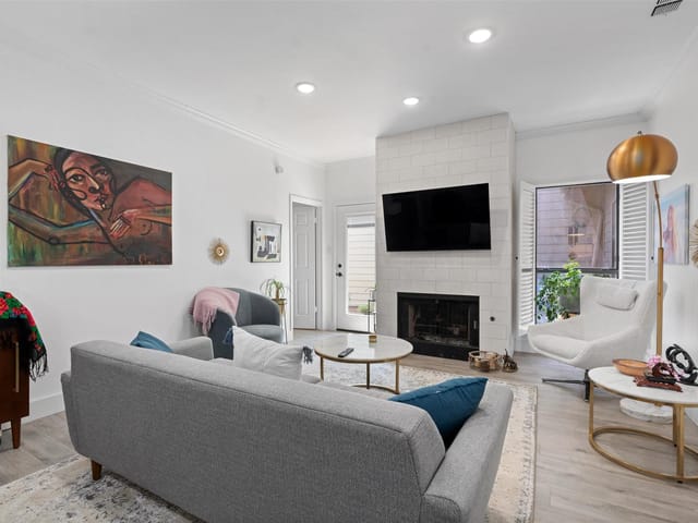 5745 N Scout Island Cir