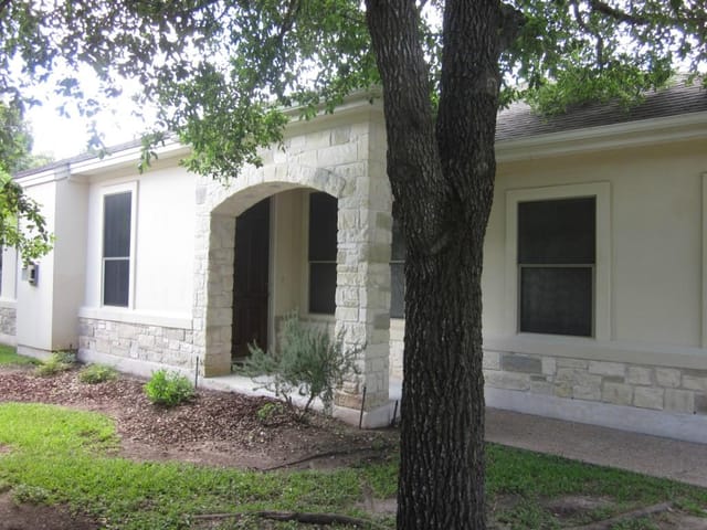 5800 COURTYARD Dr Unit #9