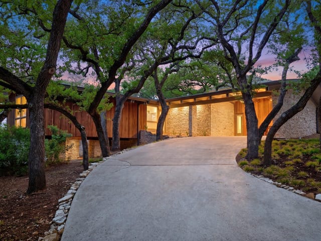 5800 Lookout Mountain DR