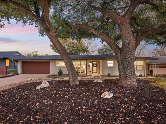5801 Marilyn Dr