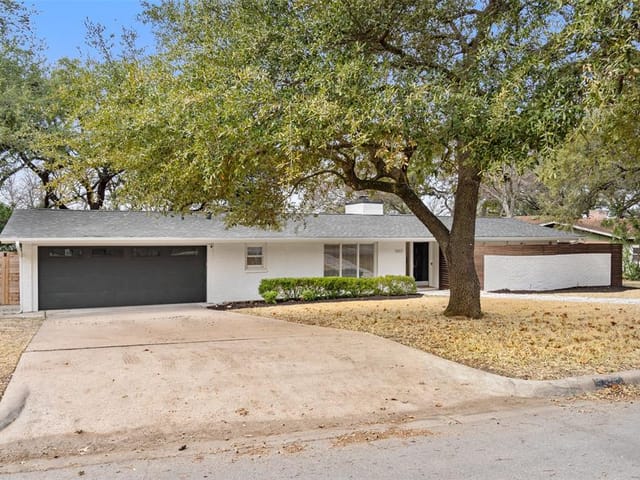 5802 Highland Hills Dr