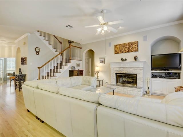 5802 Republic Of Texas BLVD