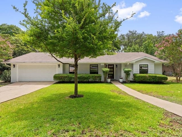 5805 Bullard Dr
