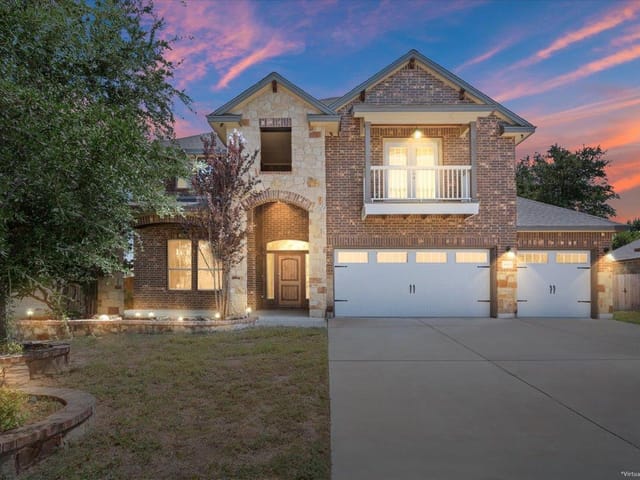 5805 Fenton LN