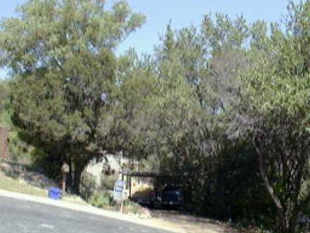 5805 LAKEVIEW Cres