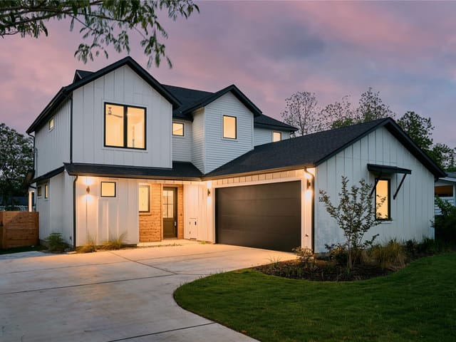 5805 Mojave Dr
